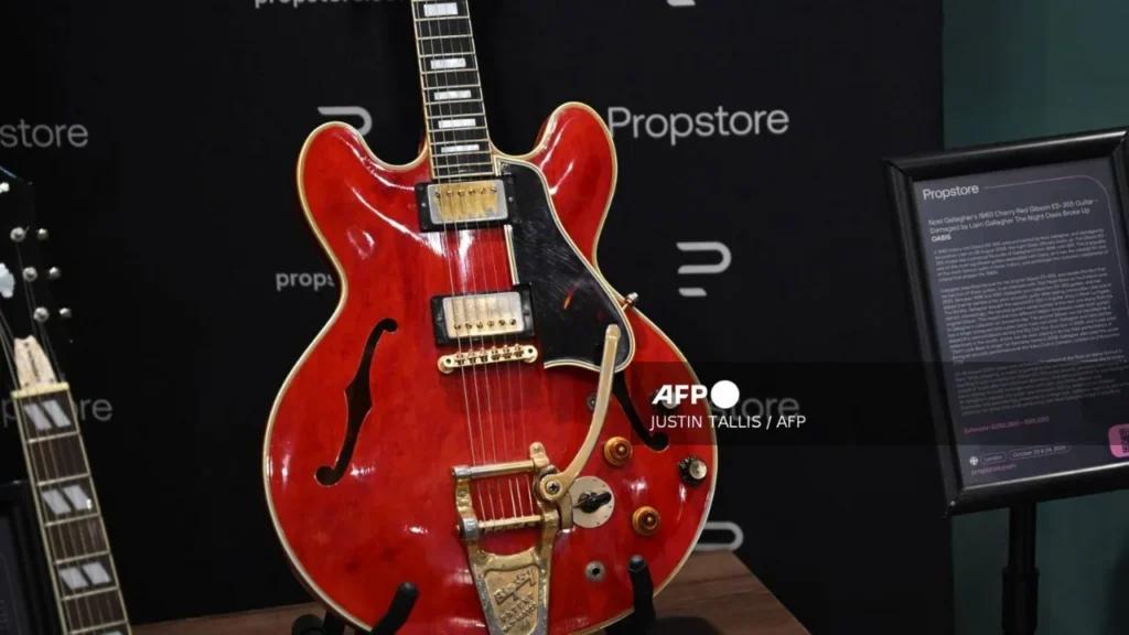 Subastan la guitarra que Liam Gallagher le rompió a Noel tras un coraje