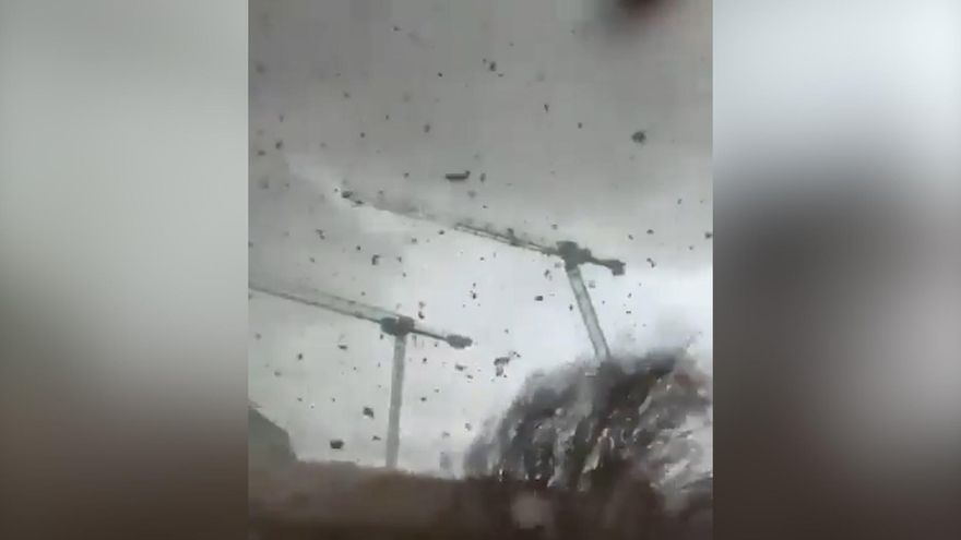 Impactantes imágenes de un tornado en el norte de París: un muerto y cuatro heridos
