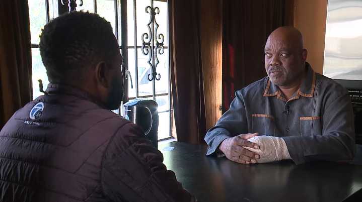 Detroit security guard survives knife attack, hailed a hero