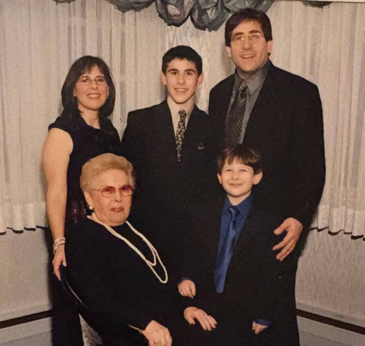 Rosa Zygmund Burk, Holocaust Survivor and Matriarch, Dies at 100