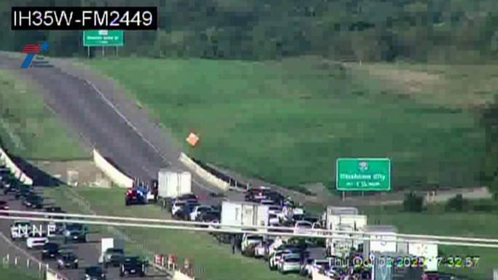 Crash closes all northbound I-35 West lanes in Denton