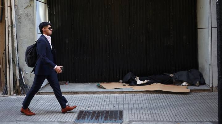 Distribución del ingreso: la desigualdad bajó en el segundo trimestre del año, según el INDEC