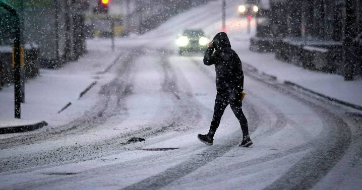 Weather maps show 'heavier than expected' snow could hit the UK in coming weeks