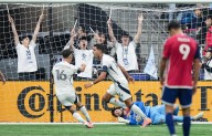 Muller scores, Vancouver Whitecaps open MLS playoffs with 3