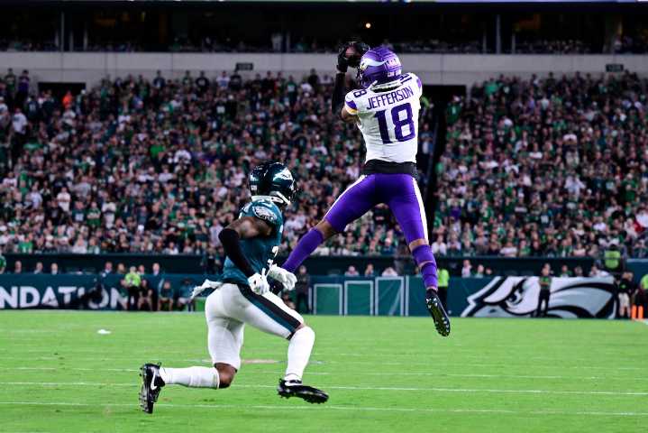 Eagles-Vikings updates: Philly leads at halftime thanks to Carson Wentz