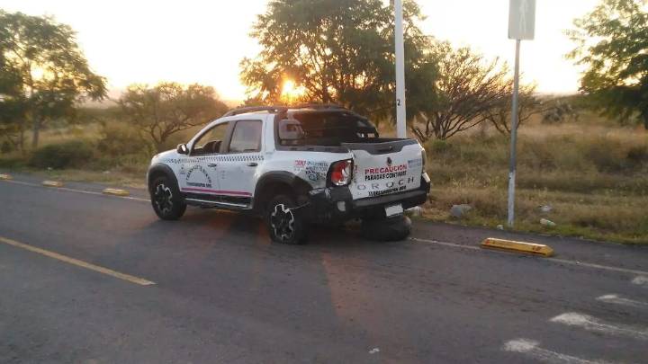 Camioneta embistió a taxi mixto