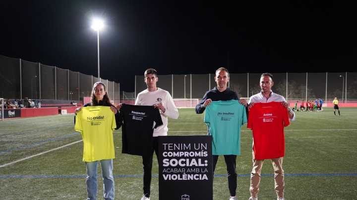 "Anima, no grites, no insultes, respeto", mensajes de la campaña antiviolencia en el fútbol balear protagonizada por Cuadra Fernández y Busquets Ferrer