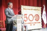 Develan alcalde Alfonso Sánchez García y Secretaría de Cultura placa conmemorativa por los 500 años de la fundación de Tlaxcala