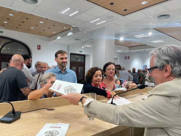 Felipe Benítez: "Este libro es una manera de reconstruir la memoria de los otros"
