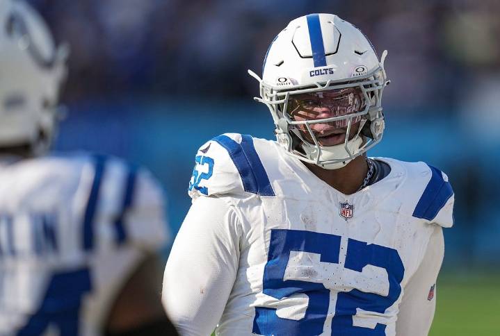 Deadspin | Report: Colts DE Samson Ebukam (MCL) out multiple weeks