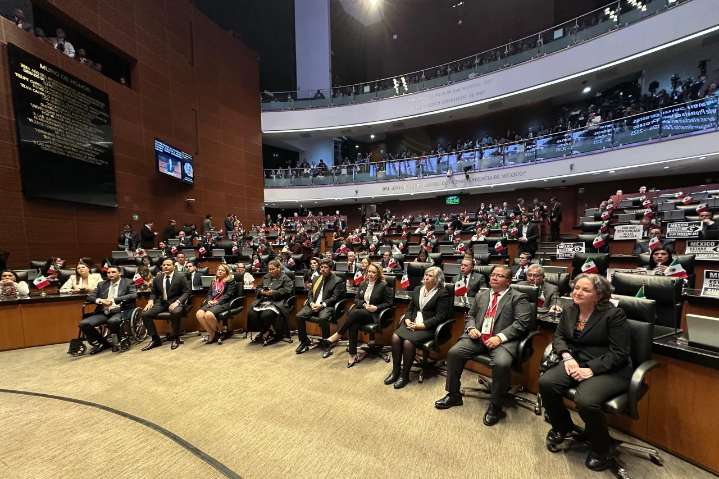Avanza en comisiones reforma a Ley de Amparo en el Senado