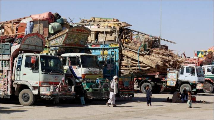 Pakistan Evicts Afghan Refugees Living In Karachi Since 1983 As Tensions Escalate