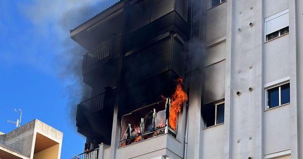 Detectado un incendio en Cala Bona que ha obligado a la evacuación de una finca