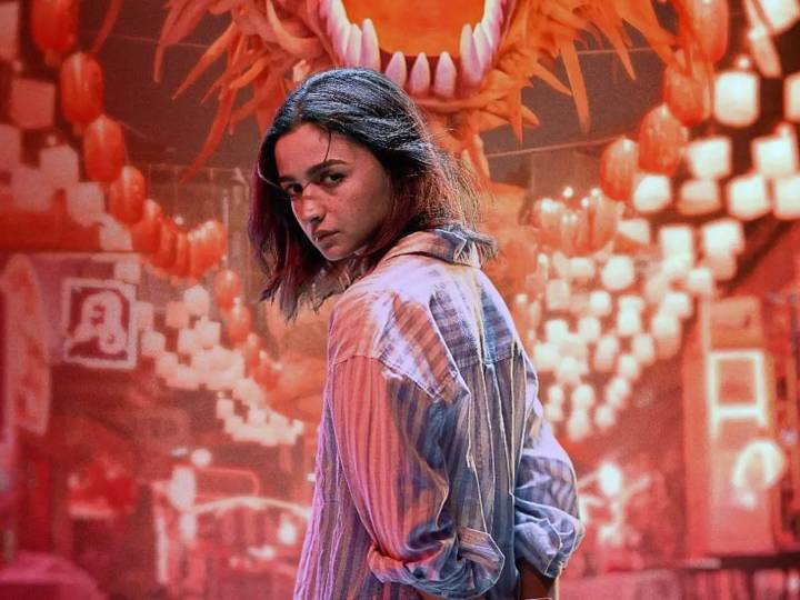 Alia Bhatt Breaks Nutan & Kajol’s Filmfare Record, But Is She “Worthy” of Best Actress Award, Ask Netizens