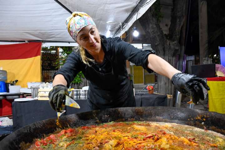 Continúa la Fiesta de las Colectividades en el boulevard Dorrego
