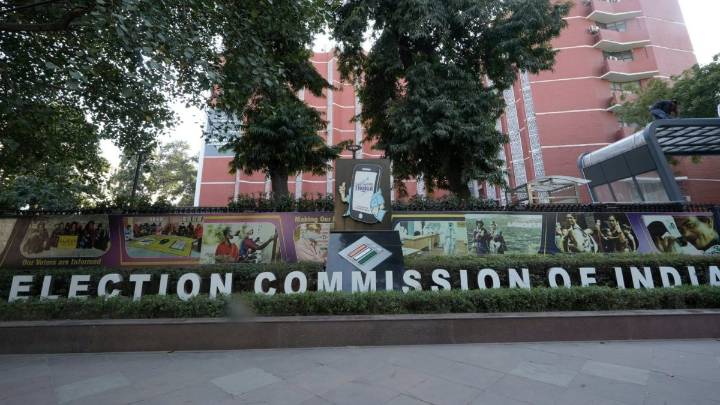 ECI Seeks Detailed Report On Recruitment Of BLOs In Bengal After 4,500 Complaints