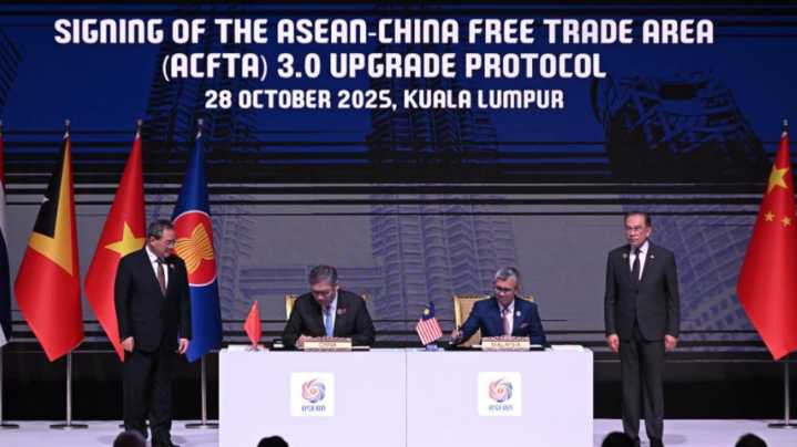 China y la ASEAN refuerzan su pacto comercial ante el impacto de los aranceles de Trump