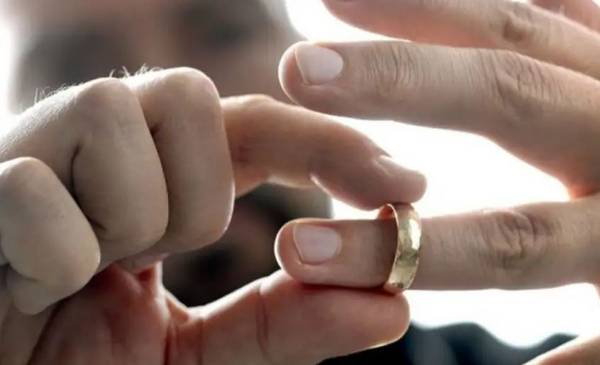 Padre engañado durante 40 años tendrá que cobrar millones de su mujer infiel