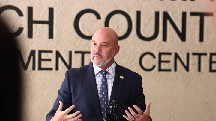State investigators visit Largo man who sent postcard critical of Florida’s CFO