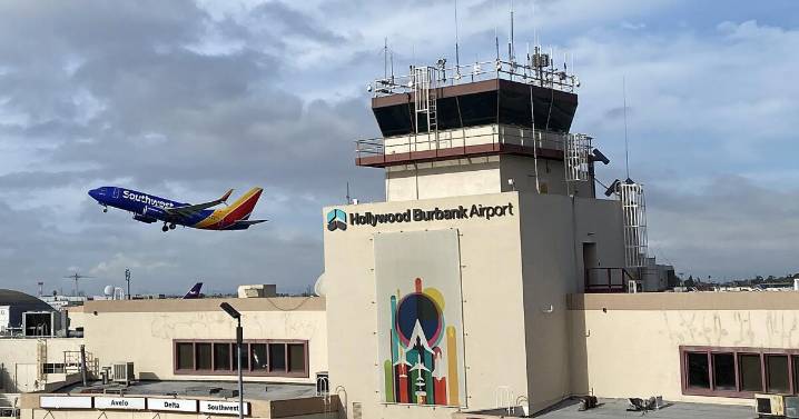 Burbank Airport air traffic control tower unmanned, flights delayed amid government shutdown