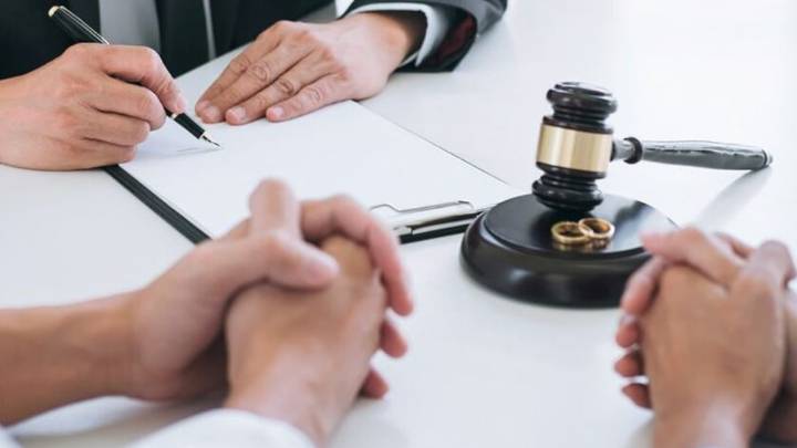 Reconocida cantante enfrenta divorcio: su exesposo le exige manutención económica