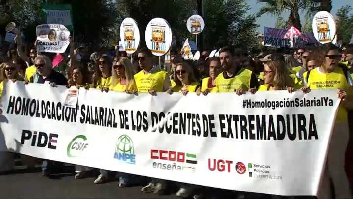 La Junta cifra en el 36,40% el seguimiento de la huelga de docentes extremeños More