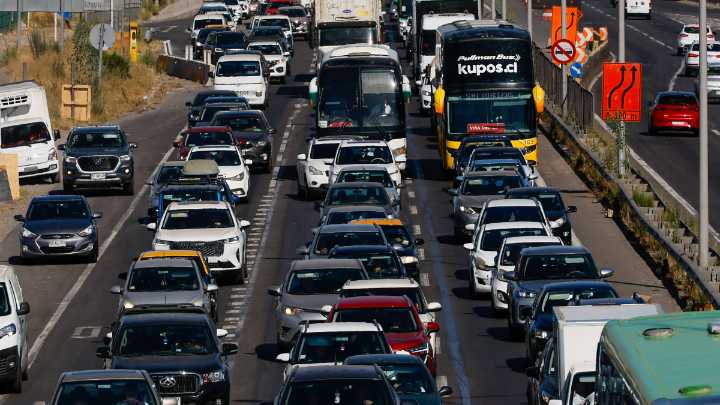 Ministro (s) llamó a planificar retorno del fin de semana largo: "Quienes puedan volver el lunes, háganlo"