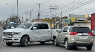 Deja daños materiales choque de vehículos en la Colonia Centro