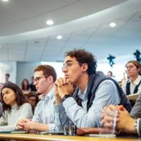 Indians lead drop in US university visas