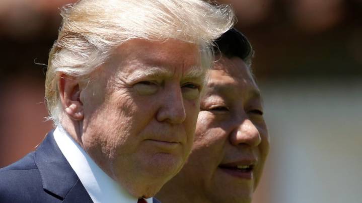 Escala la guerra comercial: Donald Trump anunció aranceles del 100% a la importación de productos chinos