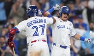 A fuerza de jonrones, los Blue Jays se llevan el primer juego de la Serie Mundial