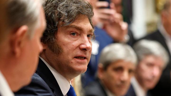 El pesimismo horada el núcleo duro de Milei