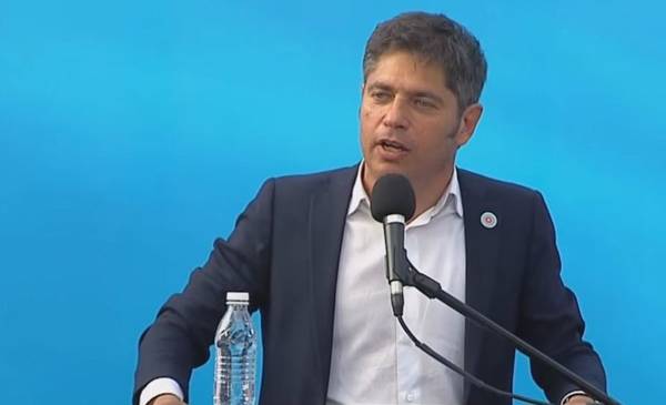 Kicillof llamó a votar por Fuerza Patria con críticas a Milei: "Está timbeando el país"