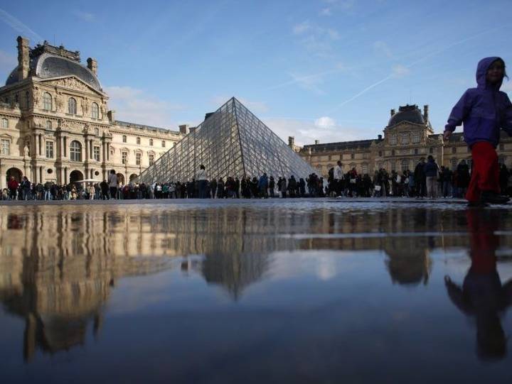 French senators: Louvre security ’not in line’ with modern standards
