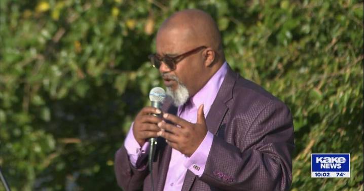 Wichita community gathers for candlelight vigil to “Stop the Gun Violence”