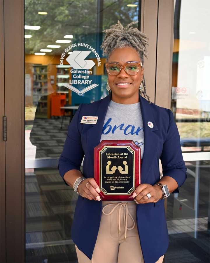 Galveston College’s Tee Murray honored with Librarian of the Month award