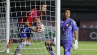 "Mala suerte": Chile ganó el 'Clásico del Pacífico' y así reaccionó la prensa peruana