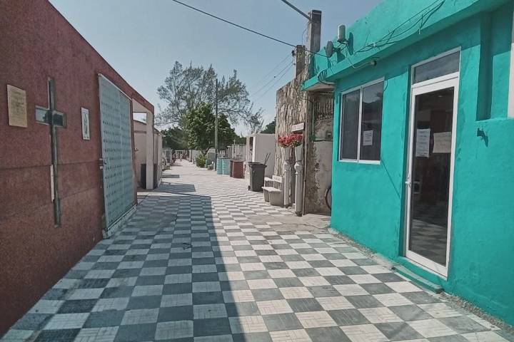 Listos panteones de Ciudad Madero para festejos del Día de Muertos