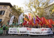 El Gobierno se sentará a negociar la subida de los funcionarios tras una manifestación «masiva»