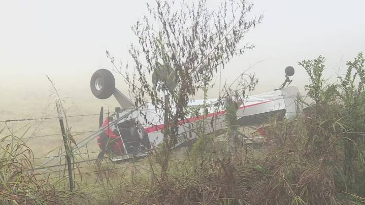 Single-engine plane crashes in Falls County, pilot and passenger walk away unharmed