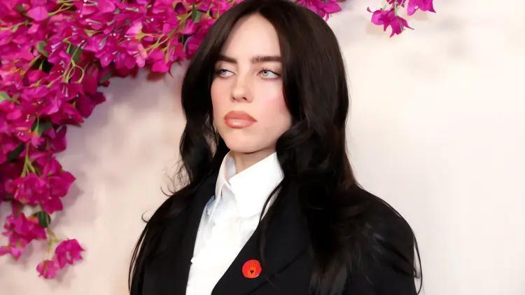 Billie Eilish sufre intento de arrastre por fanático durante concierto en Miami