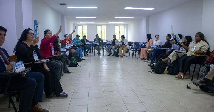 Esta U. de Manizales reúne a 180 estudiantes y abre un debate: "¿Manejamos la IA o la IA nos madeja?"