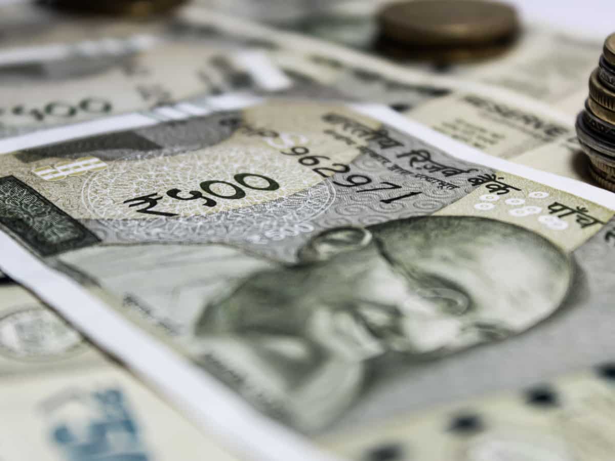 India’s fiscal deficit at Rs 5.73 lakh crore in H1 FY26, 36.5% of full