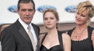 ¡Boda en el aire! La hija de Antonio Banderas y Melanie Griffith se prepara para dar el «sí, acepto» el 18 de octubre en España.