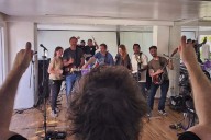 Milei fuera de la realidad: furia en las redes por la bizarra foto de rockstar en medio de la crisis por el caso Espert