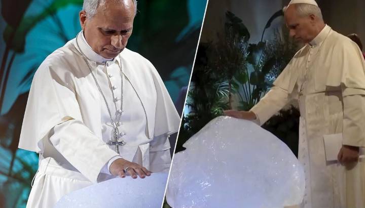 Papa León XIV bendijo un bloque de hielo de glaciar en Groenlandia