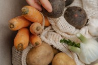 Estás botando plata: nutricionista revela qué partes de los alimentos nunca deberías tirar