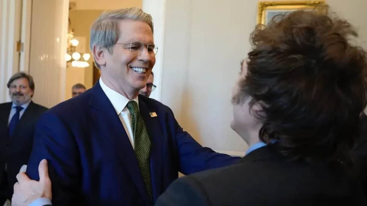 Scott Bessent defendió de nuevo a Javier Milei y criticó duramente a legisladoras demócratas