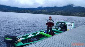 Encerrona y pelea de lanchas en La Cocha: familia con niños fue atacada en medio del lago El Encano
