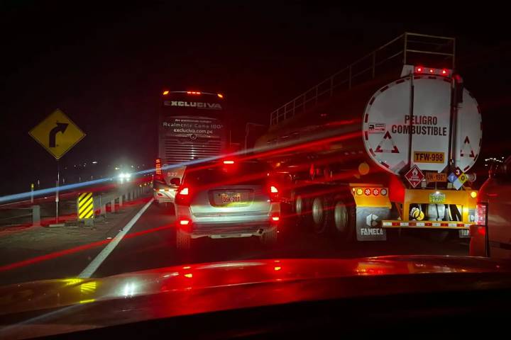 Pucusana: ambos sentidos de Panamericana Sur están bloqueados, informa la PNP